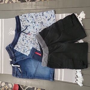 Boys shorts size 8 and 1 size 7( fits like a size 8) mix set